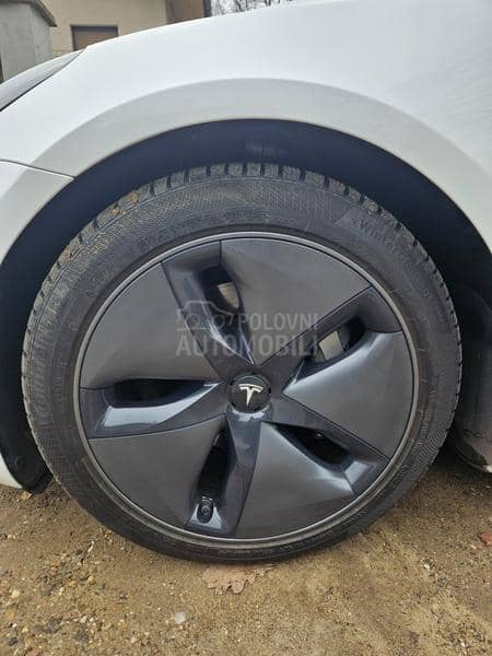 Tesla Model 3 LONG RANGE