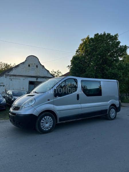 Opel Vivaro 2.0 6MESTA.POLUTERET LONG