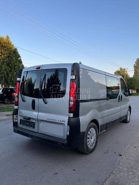 Opel Vivaro 2.0 6MESTA.POLUTERET LONG