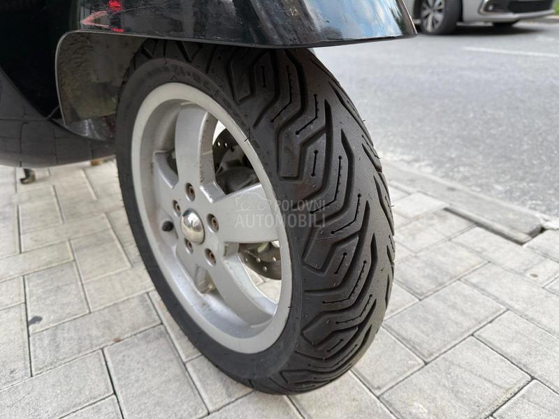 Vespa GTS 250ie PRVI VLASNIK