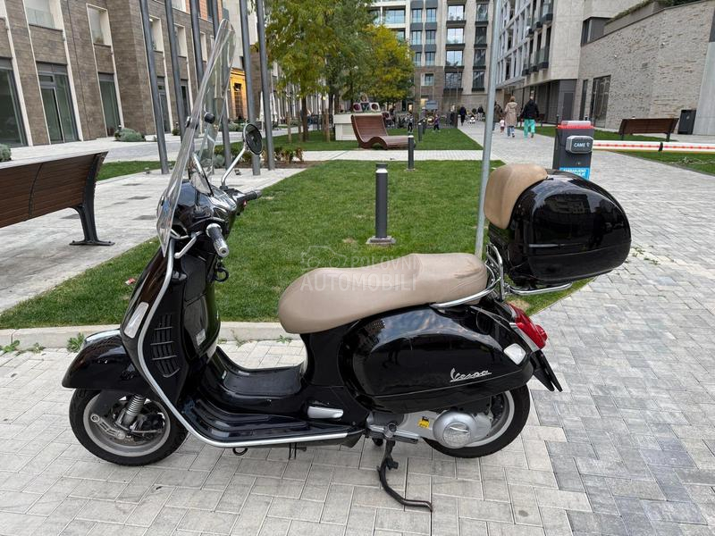 Vespa GTS 250ie PRVI VLASNIK