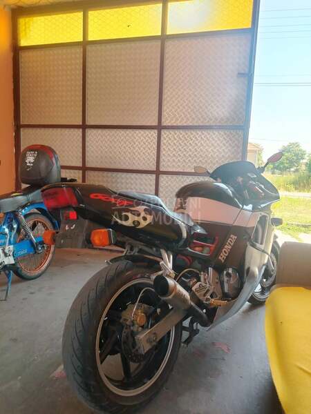 Honda CBR F2