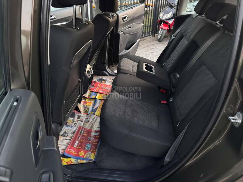 Peugeot 3008 1.6 HDI ŠVAJC NOV