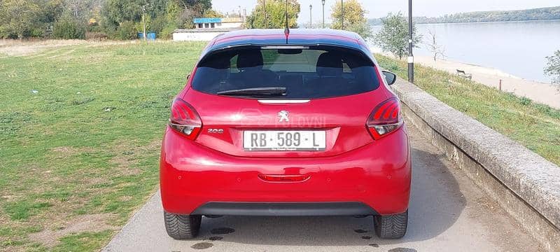 Peugeot 208 1.6hdi Exklusiv Peugeot 208 1.6hdi Exklusiv