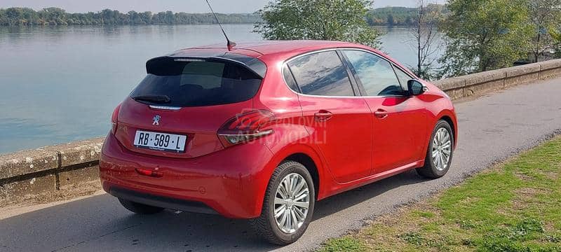 Peugeot 208 1.6hdi Exklusiv Peugeot 208 1.6hdi Exklusiv