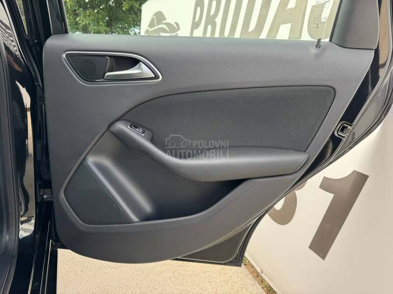 Mercedes Benz B 180 