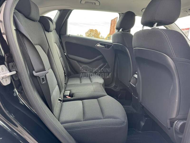 Mercedes Benz B 180 