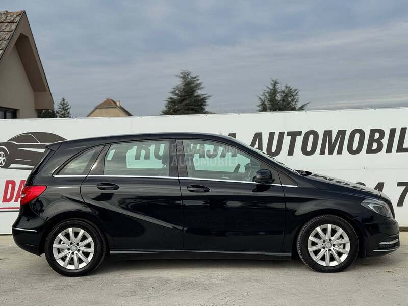 Mercedes Benz B 180 