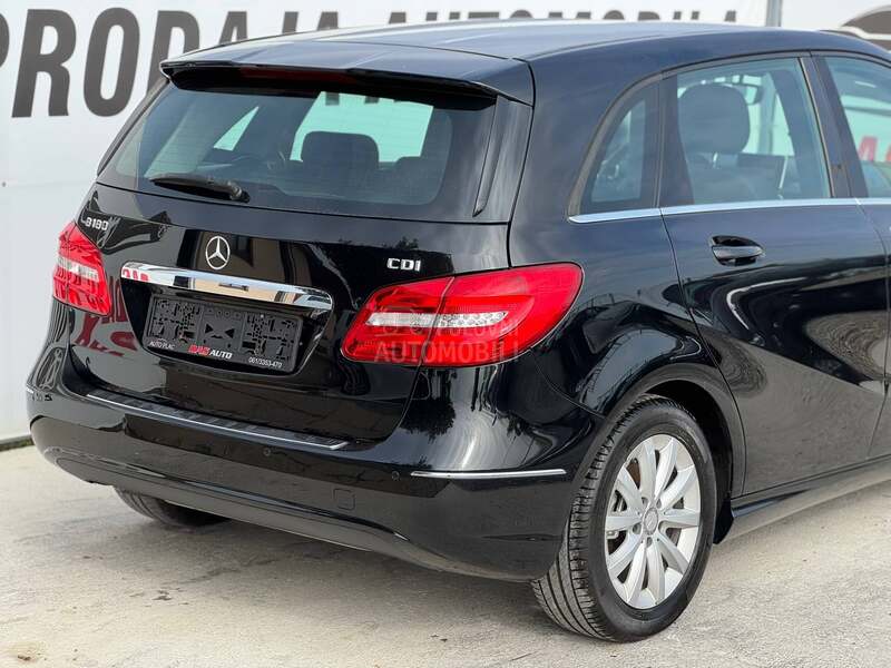 Mercedes Benz B 180 