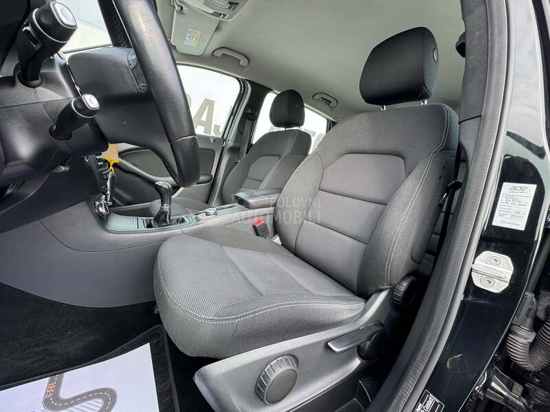 Mercedes Benz B 180 