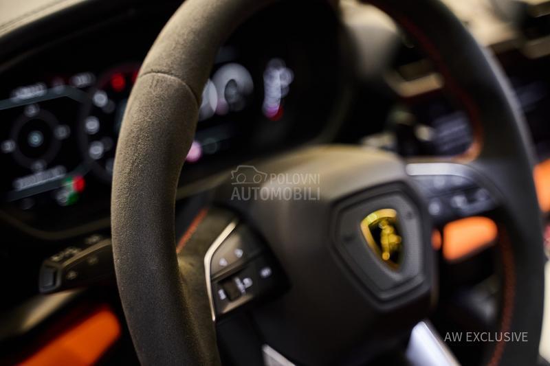 Lamborghini Urus SE V8 BLACK