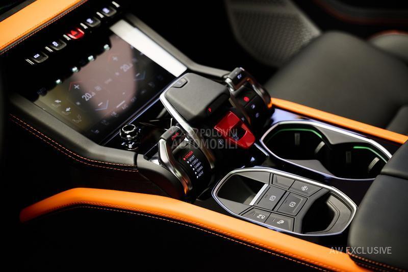 Lamborghini Urus SE V8 BLACK