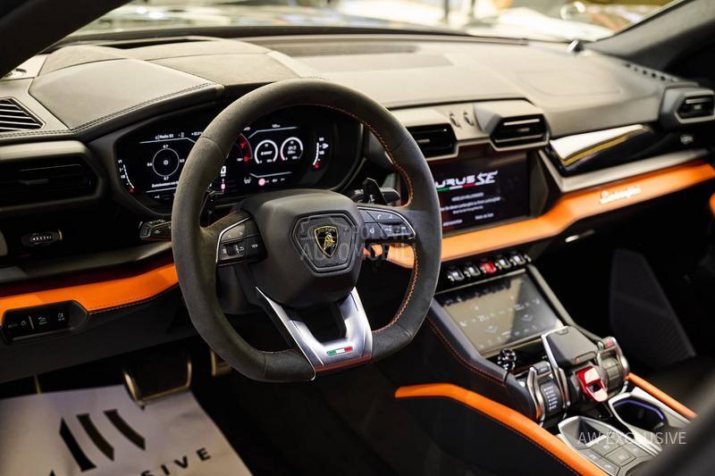 Lamborghini Urus SE V8 BLACK