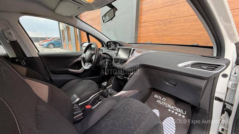 Peugeot 2008 1.2 VTi Allure