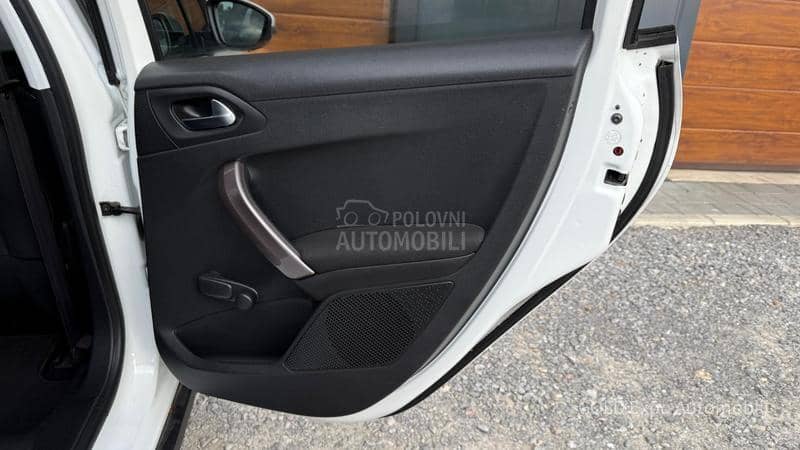 Peugeot 2008 1.2 VTi Allure