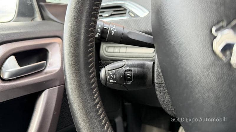 Peugeot 2008 1.2 VTi Allure