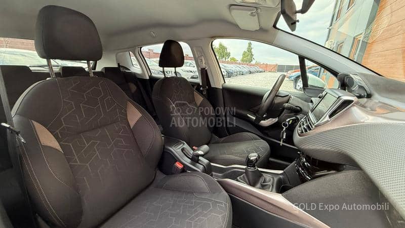 Peugeot 2008 1.2 VTi Allure