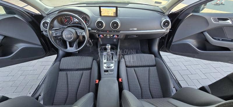 Audi A3 STronic/car vertical