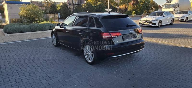 Audi A3 STronic/car vertical