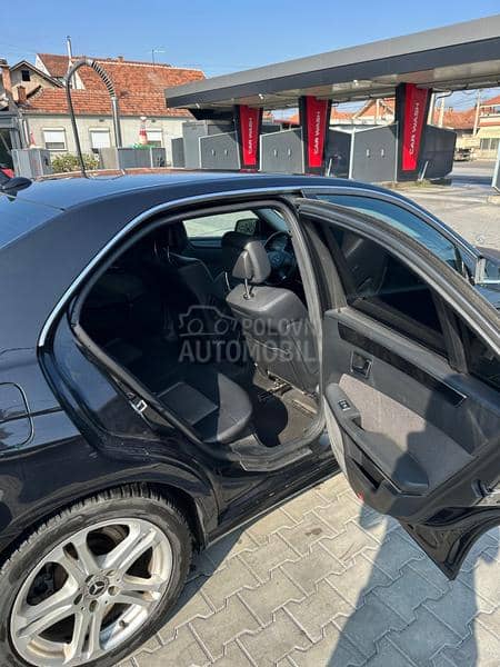 Mercedes Benz E 250 4MATIC 7G TRONIC
