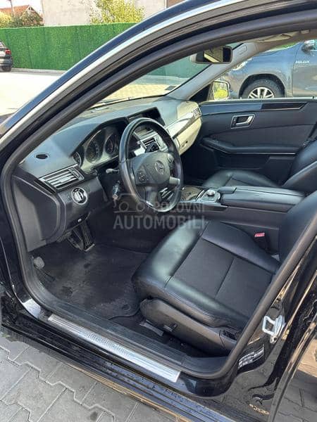 Mercedes Benz E 250 4MATIC 7G TRONIC