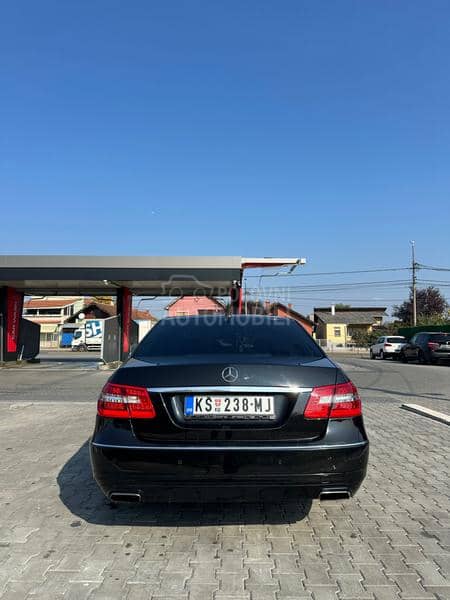 Mercedes Benz E 250 4MATIC 7G TRONIC