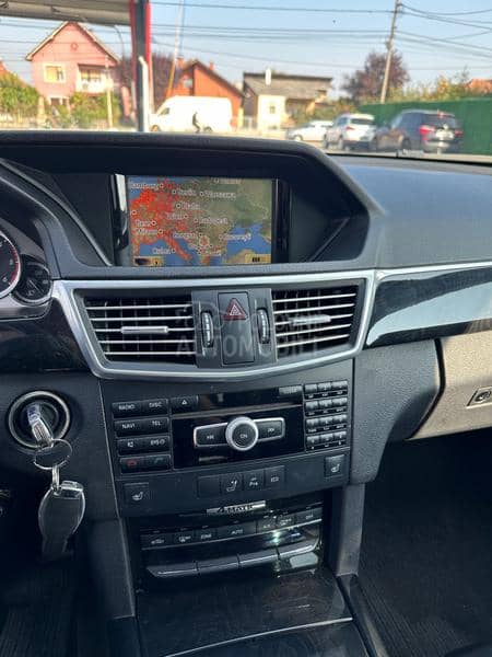 Mercedes Benz E 250 4MATIC 7G TRONIC