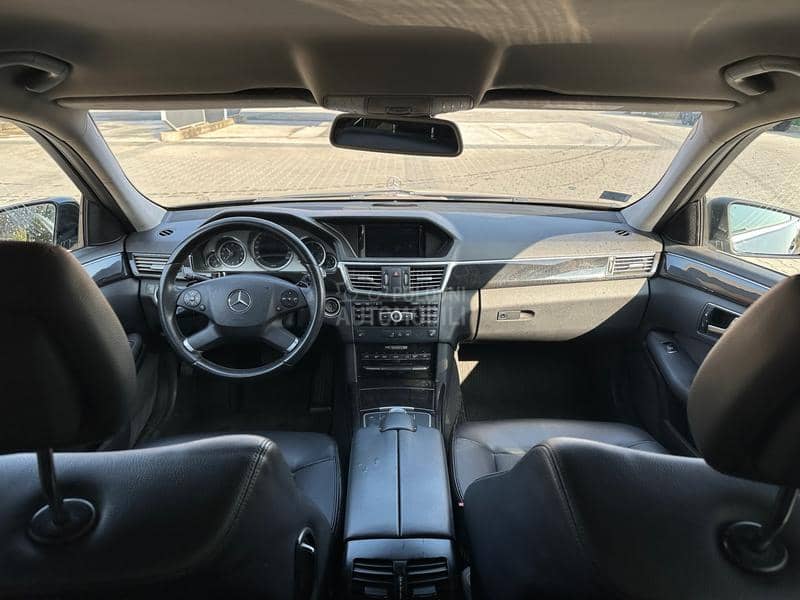 Mercedes Benz E 250 4MATIC 7G TRONIC