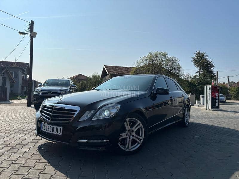 Mercedes Benz E 250 4MATIC 7G TRONIC
