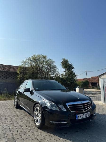 Mercedes Benz E 250 4MATIC 7G TRONIC