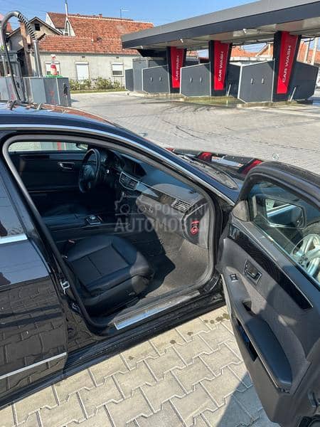 Mercedes Benz E 250 4MATIC 7G TRONIC