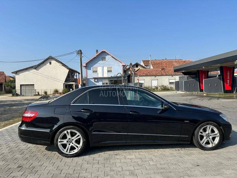 Mercedes Benz E 250 4MATIC 7G TRONIC