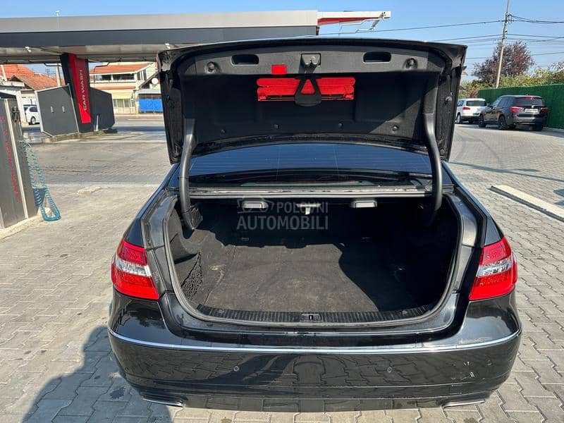 Mercedes Benz E 250 4MATIC 7G TRONIC