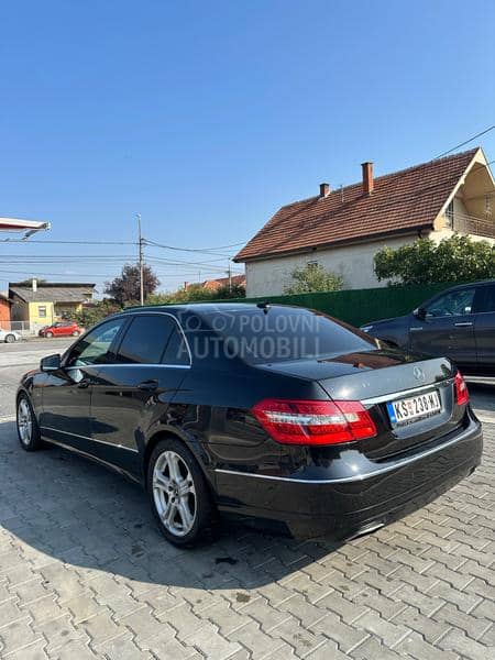 Mercedes Benz E 250 4MATIC 7G TRONIC