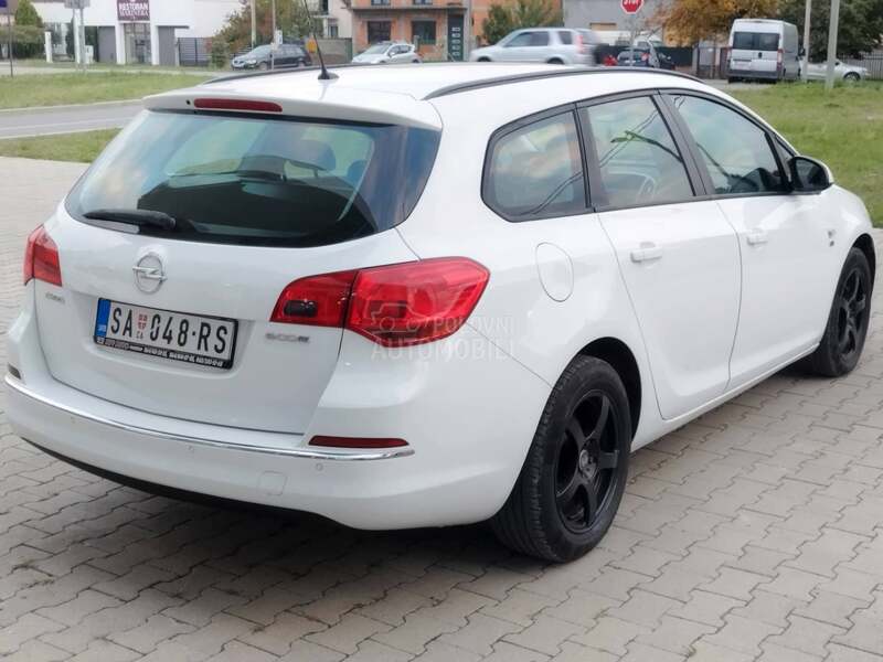 Opel Astra J 1.7 D COSMO Restyle