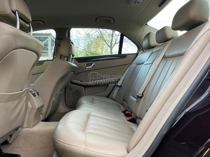 Mercedes Benz E 220 N.A.V.I