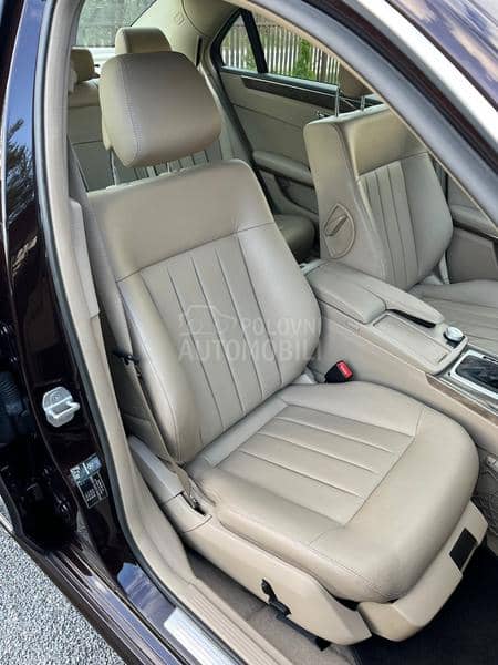Mercedes Benz E 220 N.A.V.I