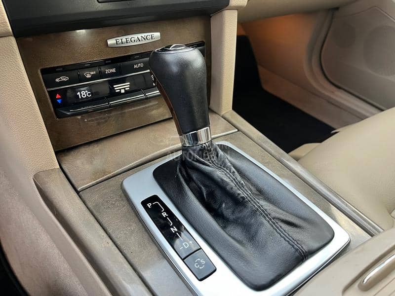 Mercedes Benz E 220 N.A.V.I