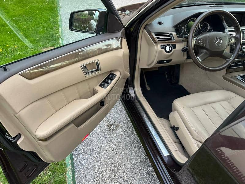 Mercedes Benz E 220 N.A.V.I