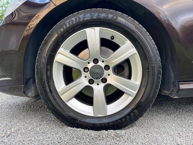 Mercedes Benz E 220 N.A.V.I