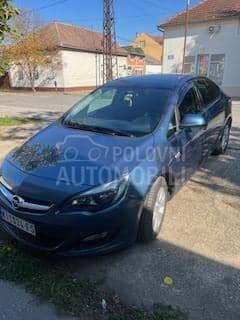 Opel Astra J limuzina 1,6