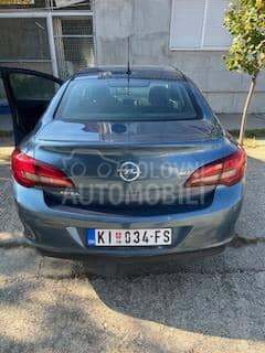 Opel Astra J limuzina 1,6