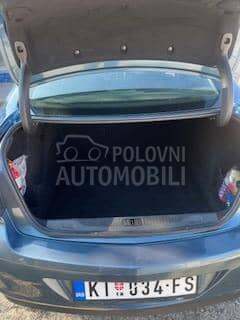 Opel Astra J limuzina 1,6