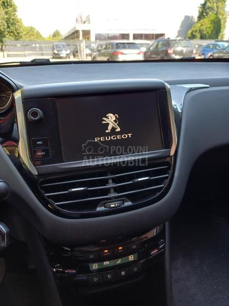 Peugeot 208 1.2E