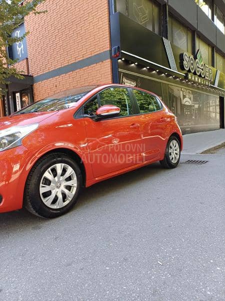 Peugeot 208 1.2E