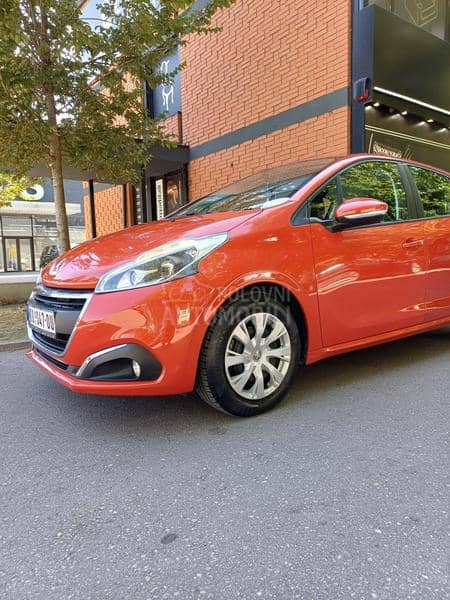 Peugeot 208 1.2E