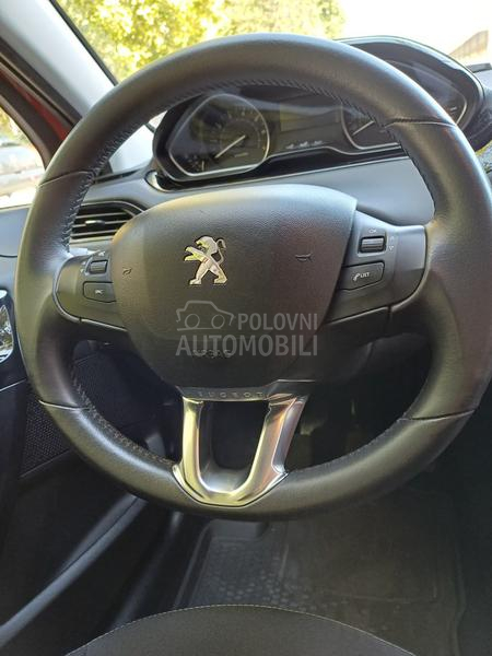 Peugeot 208 1.2E