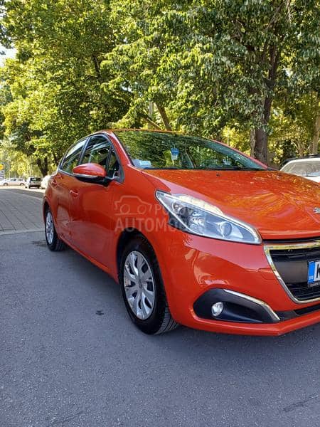 Peugeot 208 1.2E