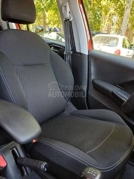 Peugeot 208 1.2E