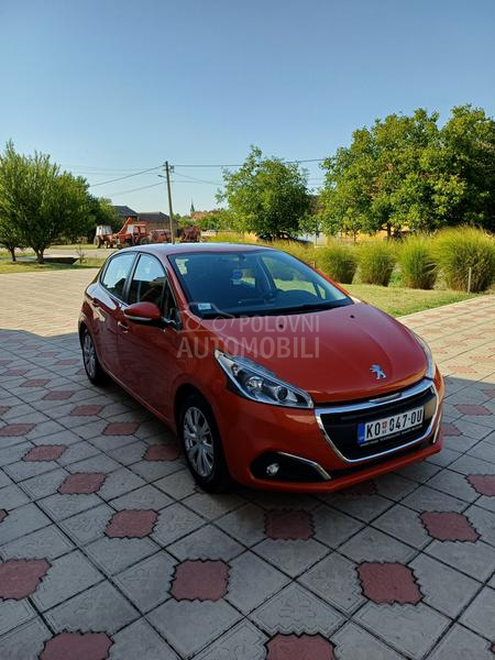 Peugeot 208 1.2E
